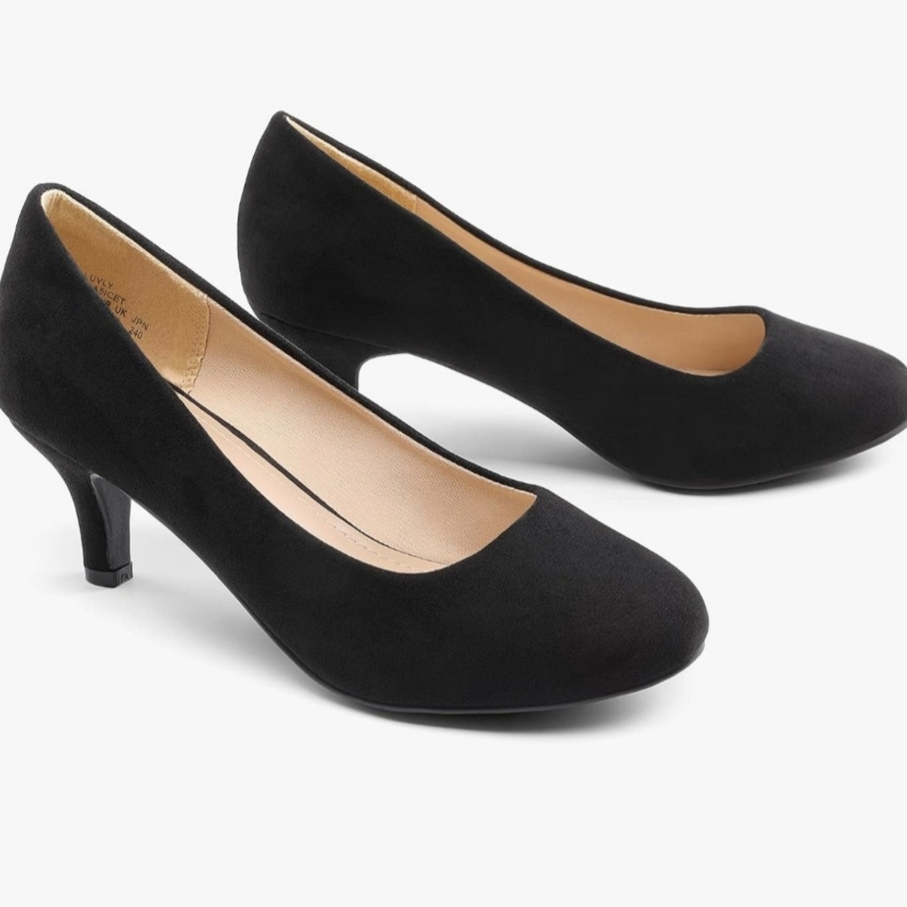 NWOT BLACK FAUX SUEDE LOW HEEL PUMPS